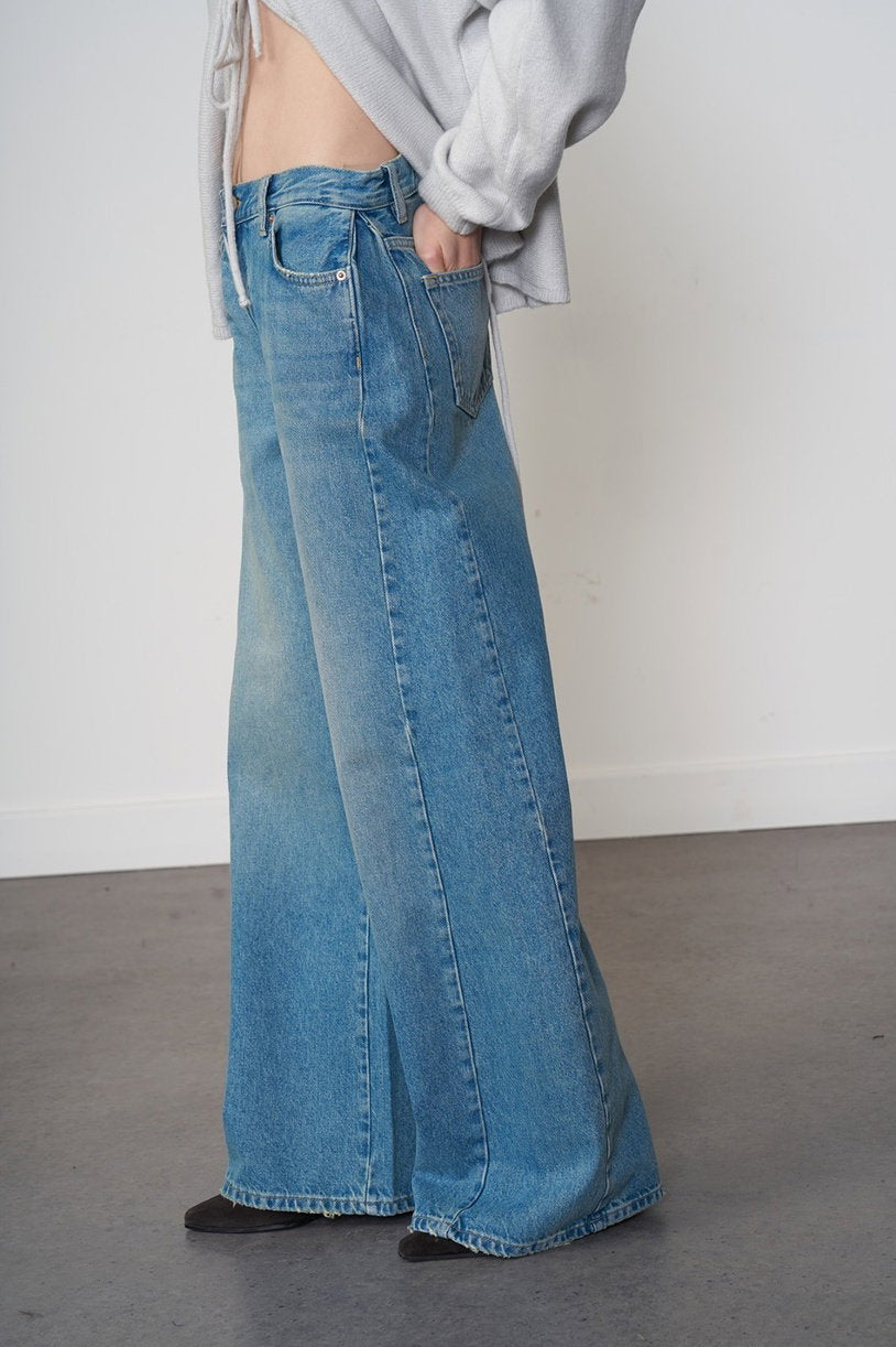 Pleated Detail Loose Fit Jeans